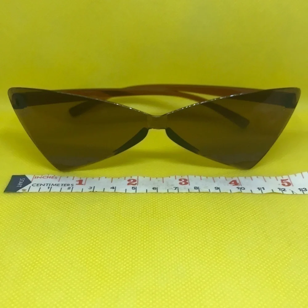 BROWN SUNGLASSES W/FREE CASE ✨✨✨